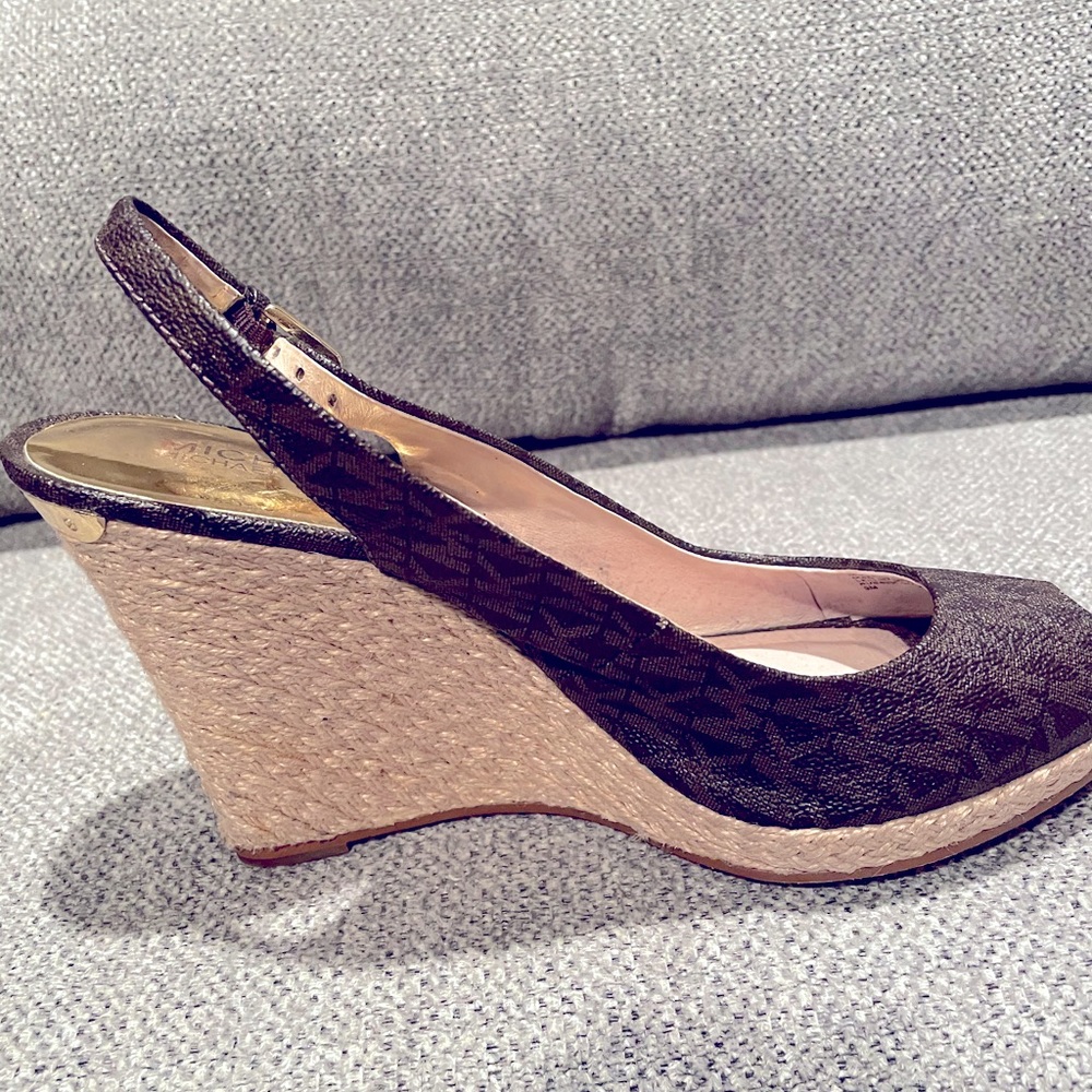 Size 9 Michael Kors wedge shoe